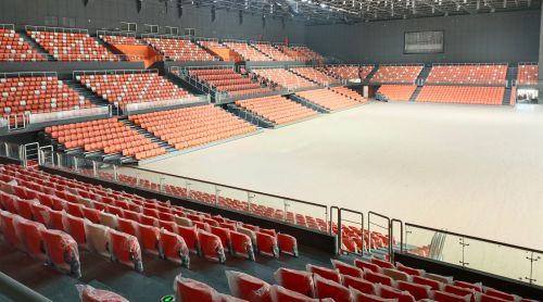 場(chǎng)館座椅的“骨骼”之謎：吹塑 vs 注塑，為何征途座椅選擇氣輔注塑？?